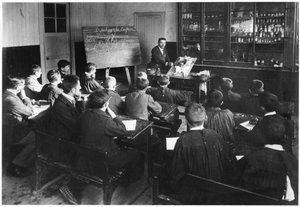 Una lezione di storia naturale in una scuola primaria, Orme, dissezione di un coniglio, inizio XX secolo